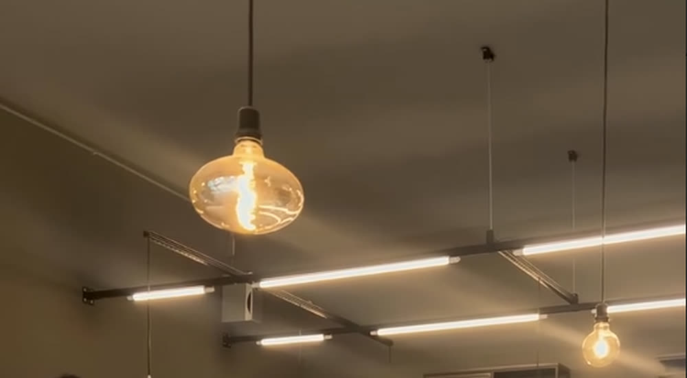 Iluminação decorativa instalada em ambiente interno